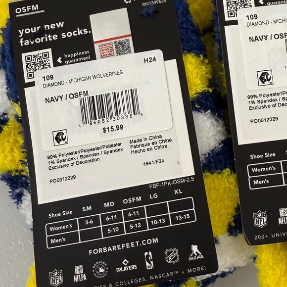 Michigan Wolverines Fuzzy Socks NCAA One Size‎ Fits Most Men 5-12 Women 6-11 - Picture 3 of 4